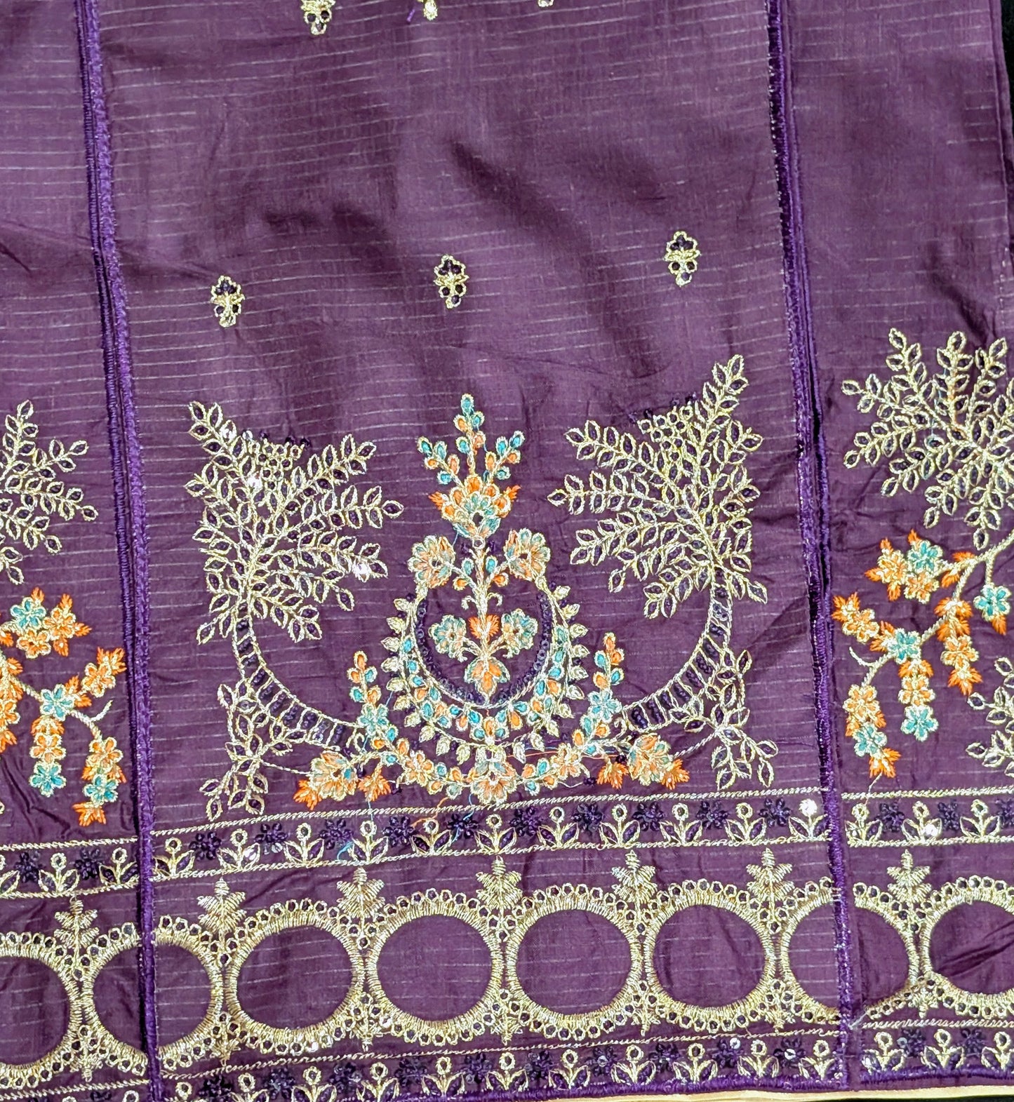 Girls' embroidered kurta with pants and a net dupatta