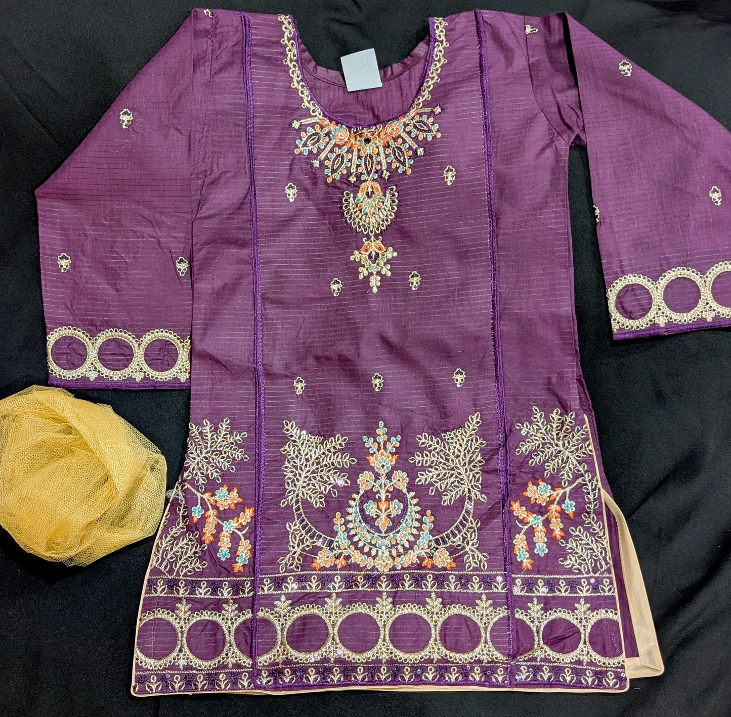 Girls' embroidered kurta with pants and a net dupatta