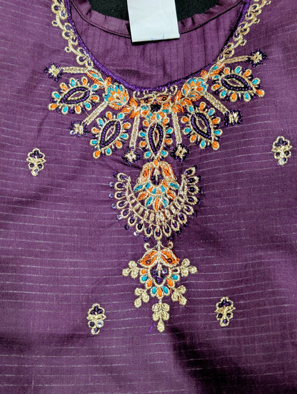 Girls' embroidered kurta with pants and a net dupatta