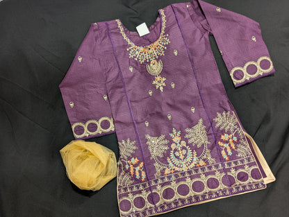 Girls' embroidered kurta with pants and a net dupatta